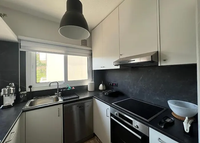 Cozy Nest, Heart Of Апартаменты Лимасол